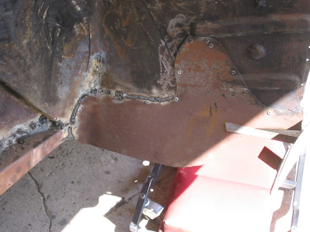 20100817 Left wheel well.JPG