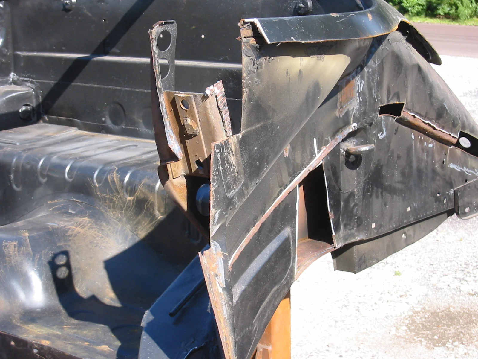 20110829 Rear rust rehab.JPG