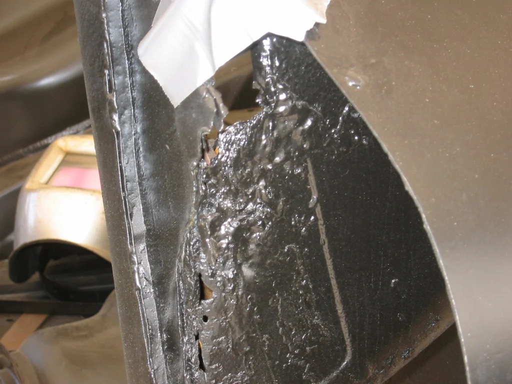 20110701 Rust behind left lockpost.JPG