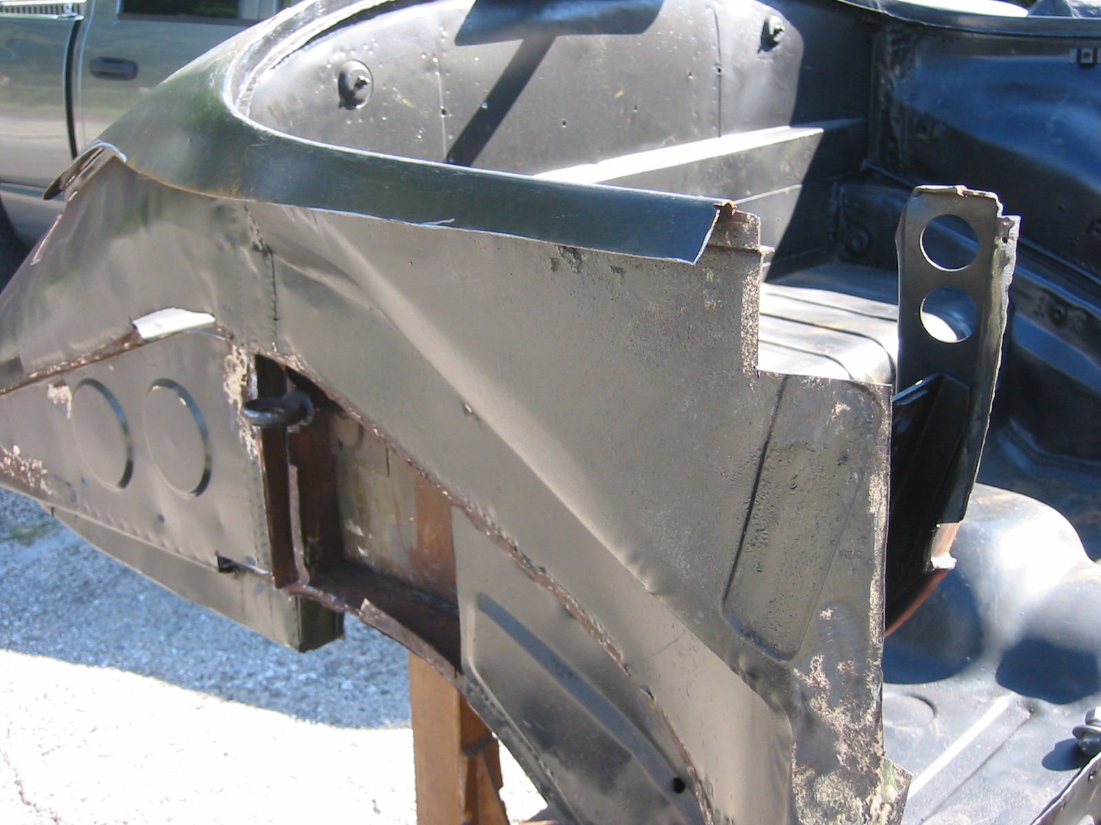 20110829 Rear right rust exposure.JPG