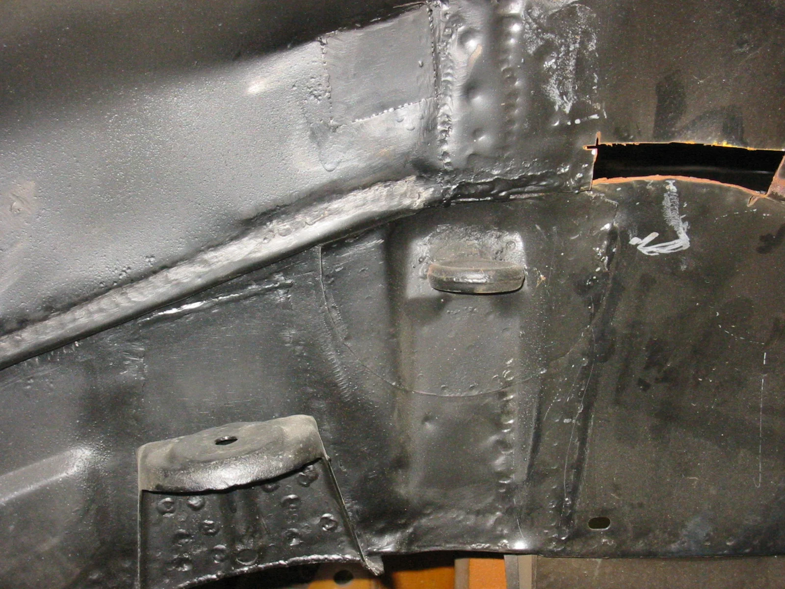 20120522 Left shock mount.JPG