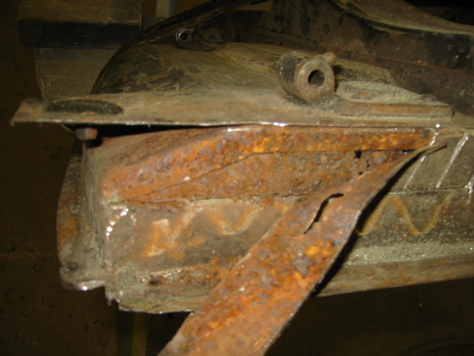 20120718 Right door rust.JPG