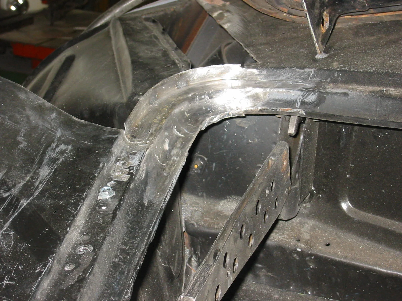 20120901 Rear right trunk opening corner.JPG