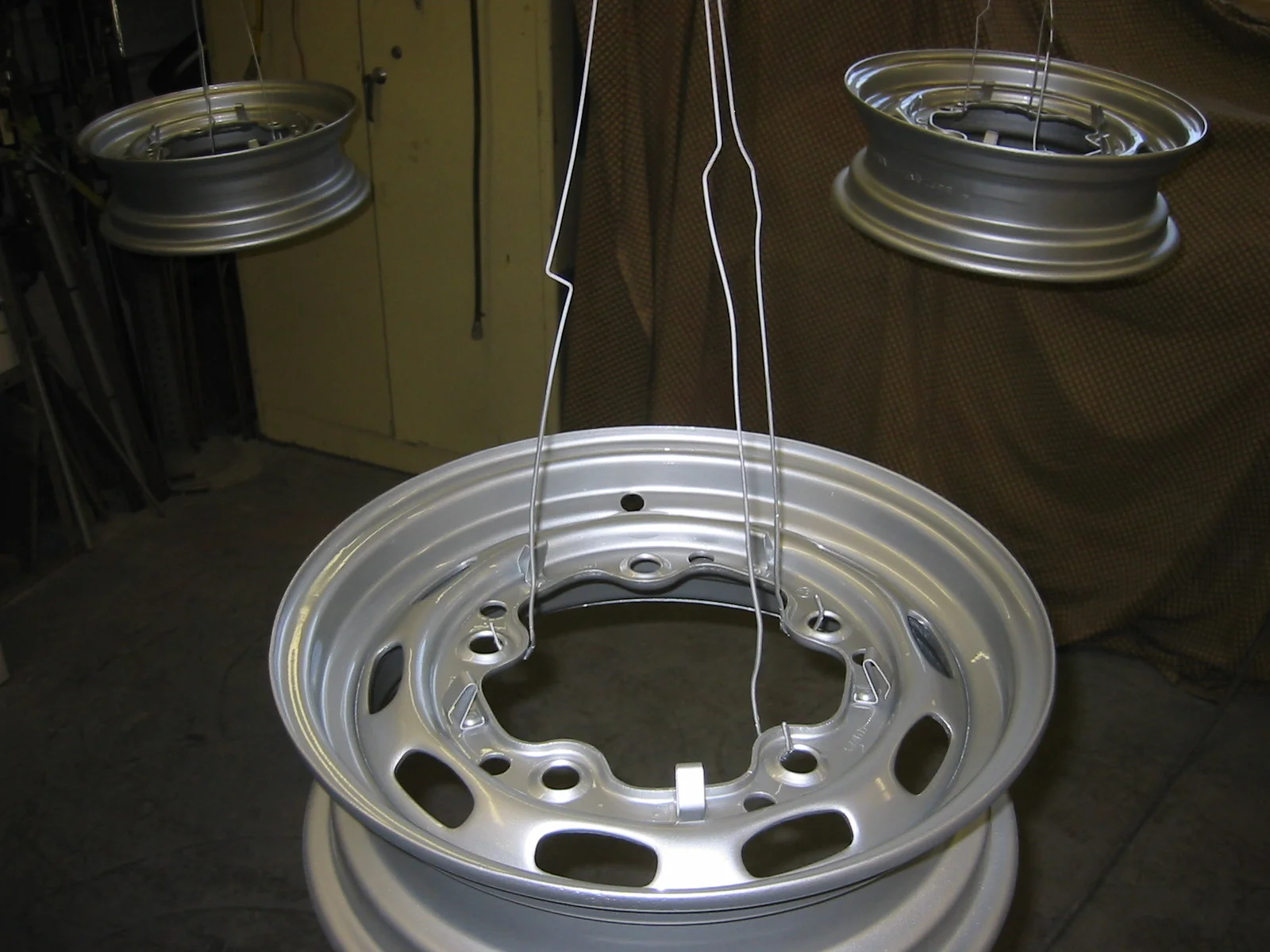 20131221 freshly painted wheels.JPG