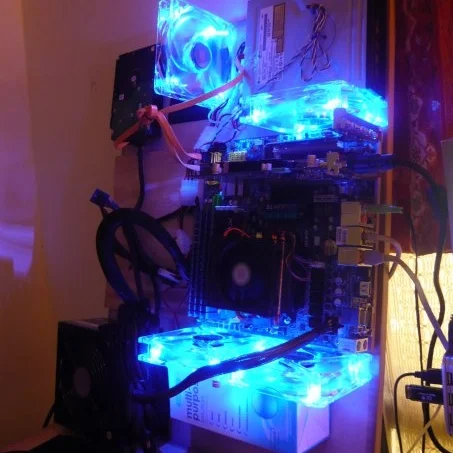 Wall-Mounted DIY Computer