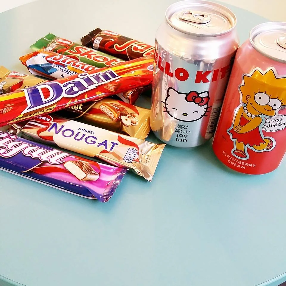 1st Hello Kitty eller Simpson + valfri choklad bit (se bild) = OTROLIGA 15:-!!