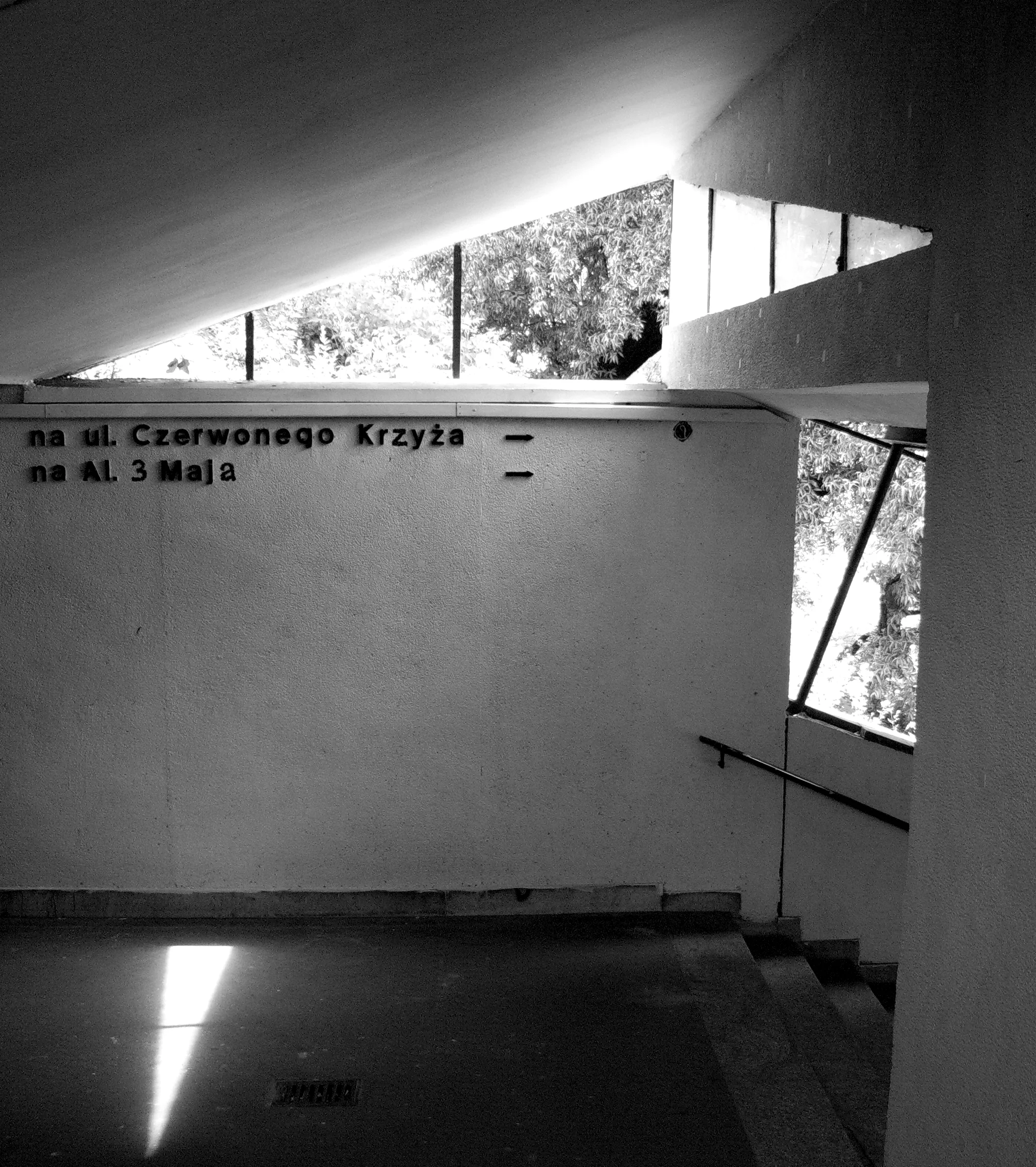 Platform shelter access stair, Warszawa Powisle