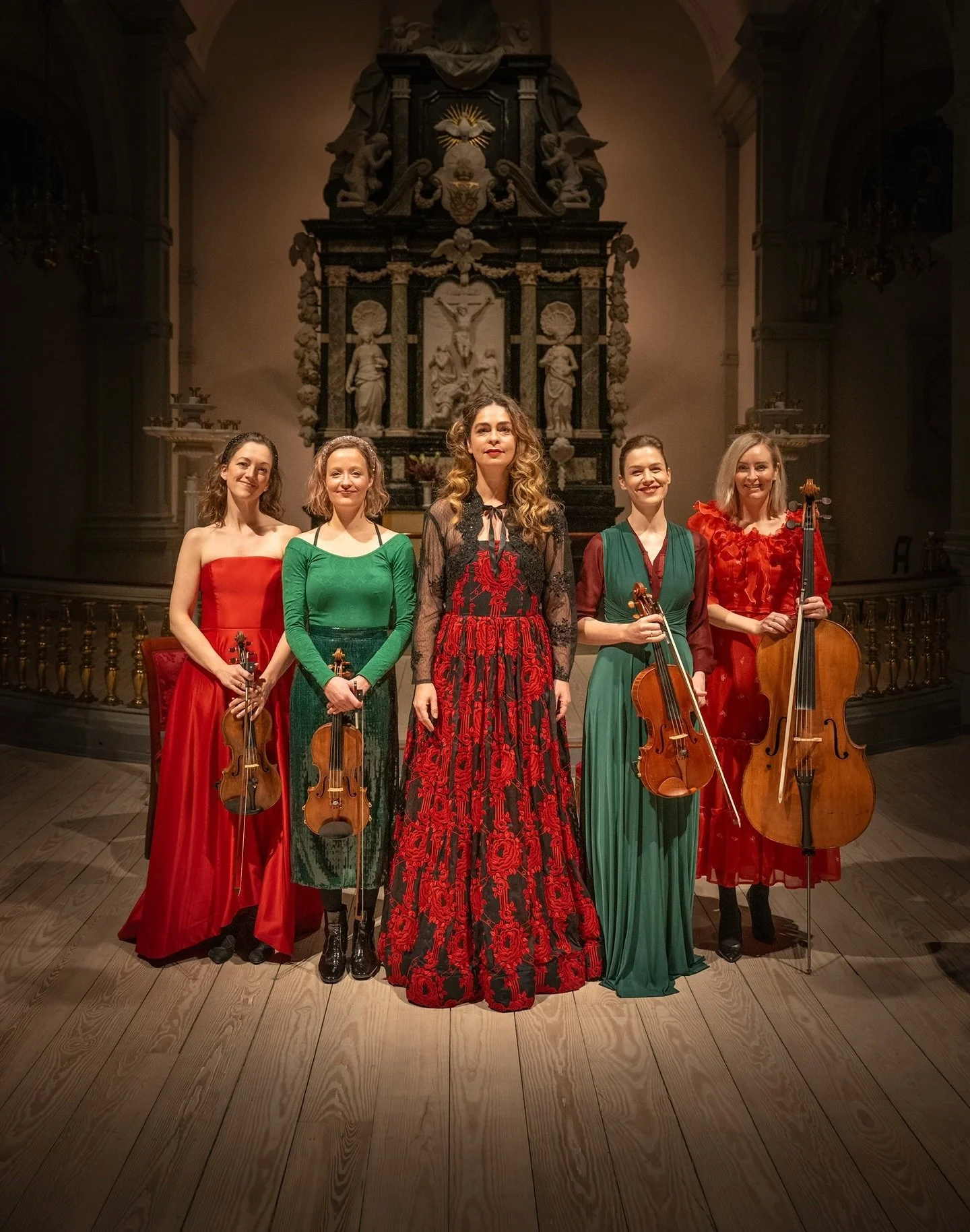 Vi g&aring;r s&aring; sm&aring;t og gl&aelig;der os til december, for der har vi igen forn&oslash;jelsen af at spille julekoncerter med den forrygende @pellegrinimezzo 🎶❄️

📍K&oslash;benhavn: S&oslash;ndag den 14. december i @garnisonskirken 

📍Aa