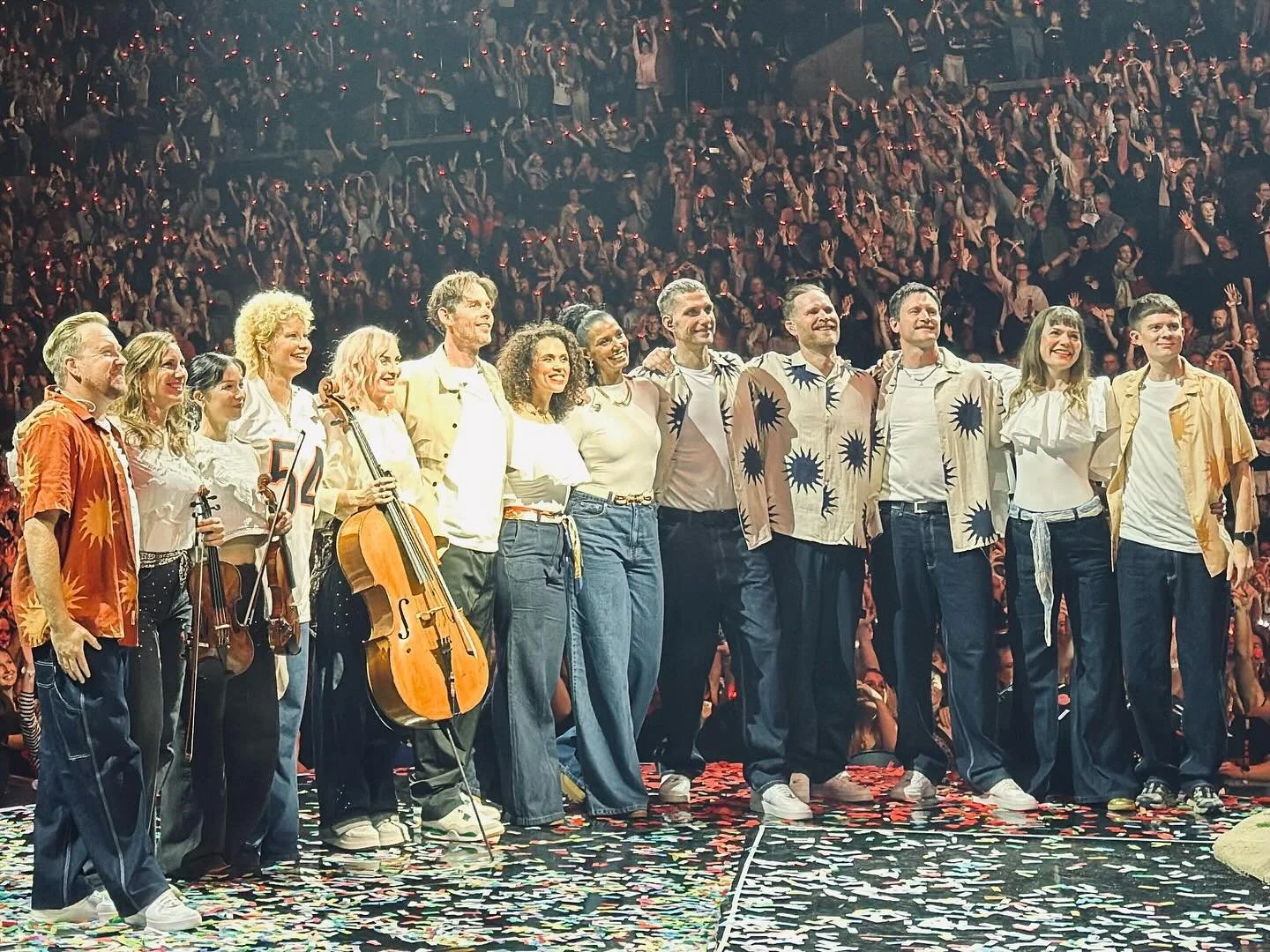 @rasmusseebach arena tour er startet og det var alt man kunne &oslash;nske sig 🍀🥹🏝️❤️🙌🏽🔥💘💫🙏🏽 

Foto: @nannabundesen