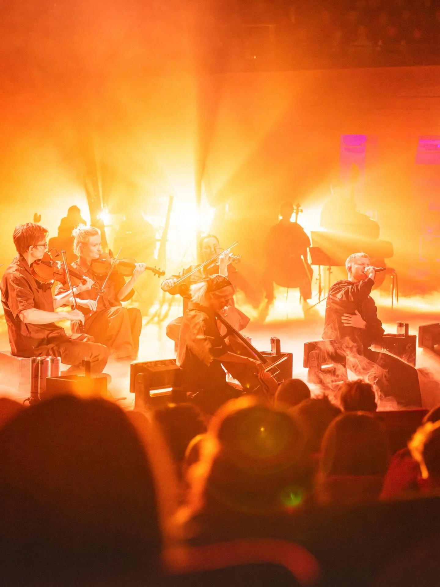 Det et er sv&aelig;rt at f&aring; armene ned efter TRE uforglemmelige og aldeles udsolgte koncertsale med Uro x LiveStrings 🪨❤️
H&aring;ber i klar til at se nogle af vores yndlings&oslash;jeblik, for der er mange og vi vil gerne dele dem med jer ❤️&