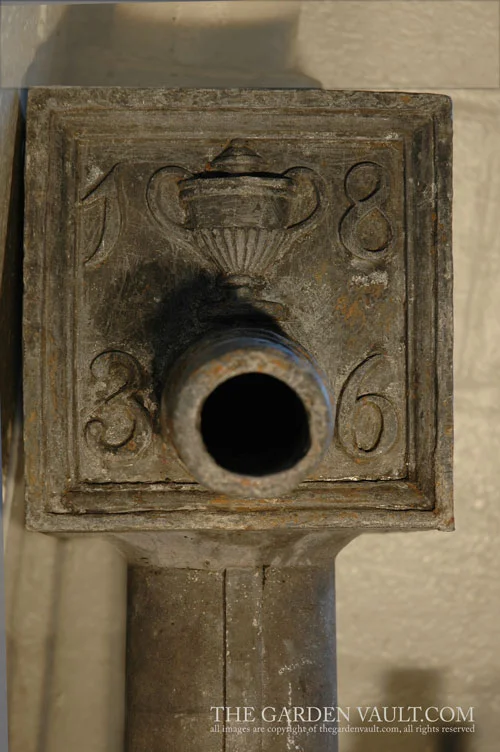 1836-antique-water-pump.jpg