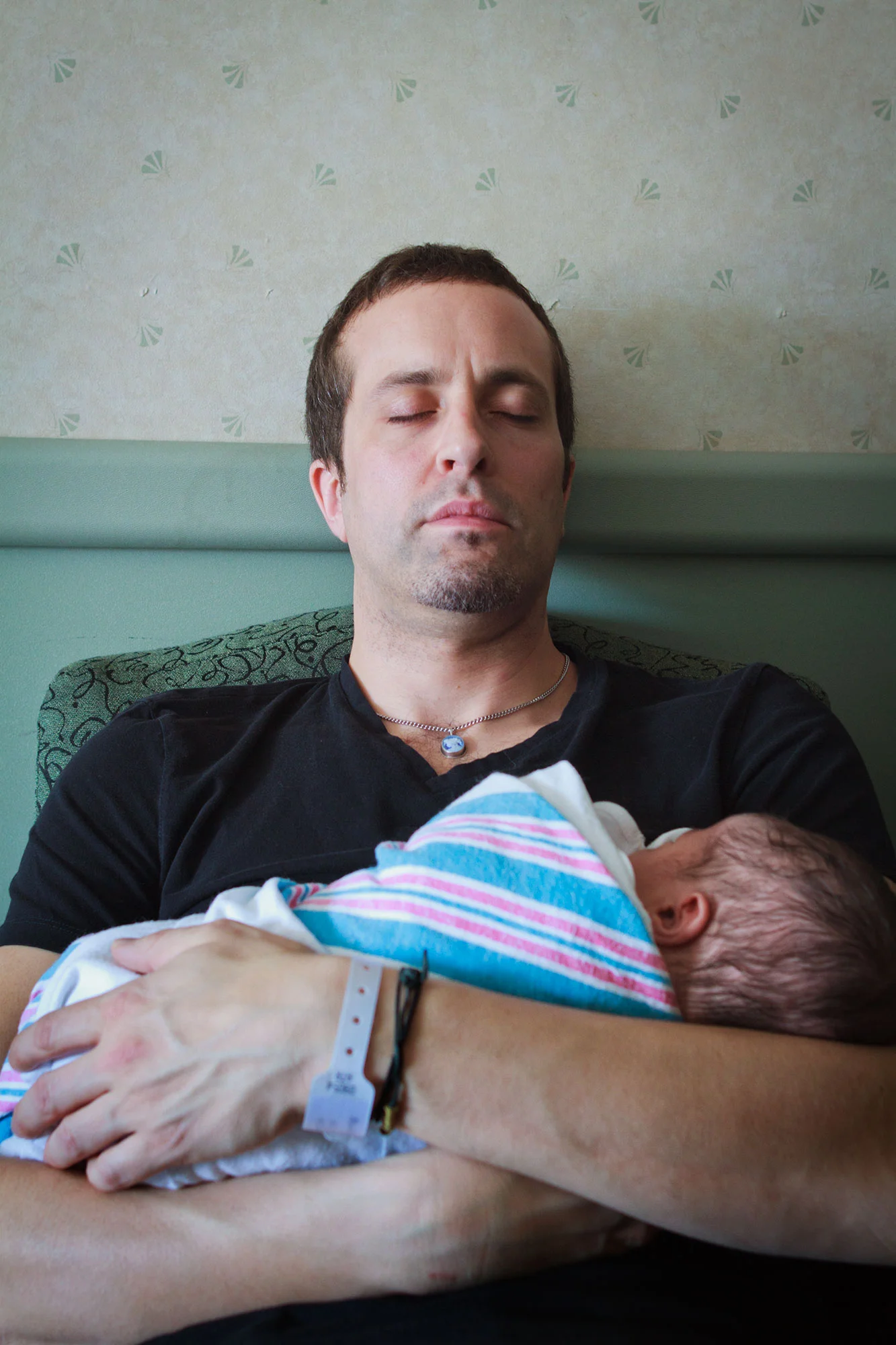 My photographs investigate the family ties between my brother Simone and his young family in Brooklyn, New York.