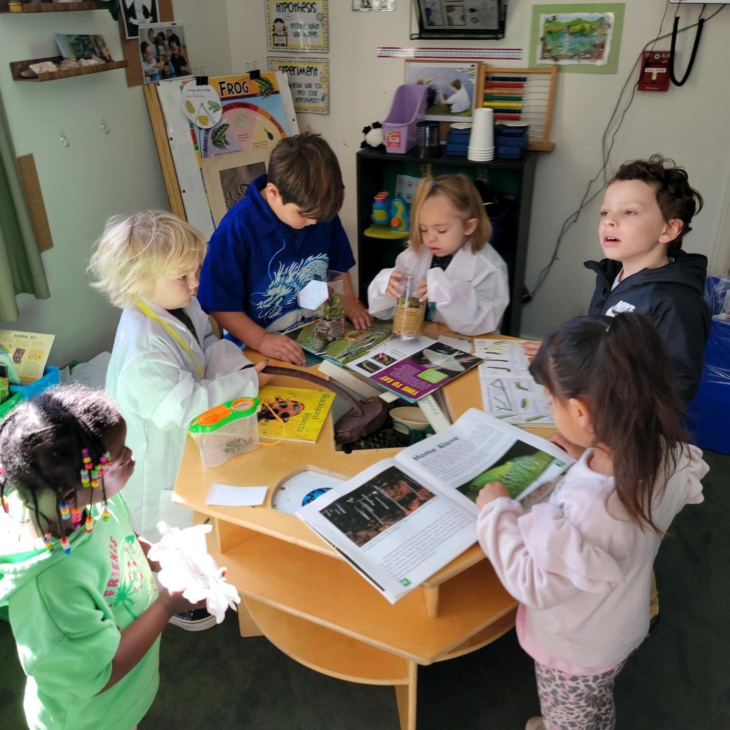 This is week we&rsquo;ve been doing some fun Earth Day activities! Miss Lily&rsquo;s class got to observe some carnivorous plants at their science station and make some crafts!