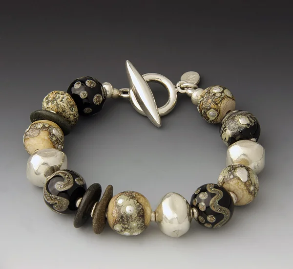 B 739 Race Point Ivory and Black.jpg