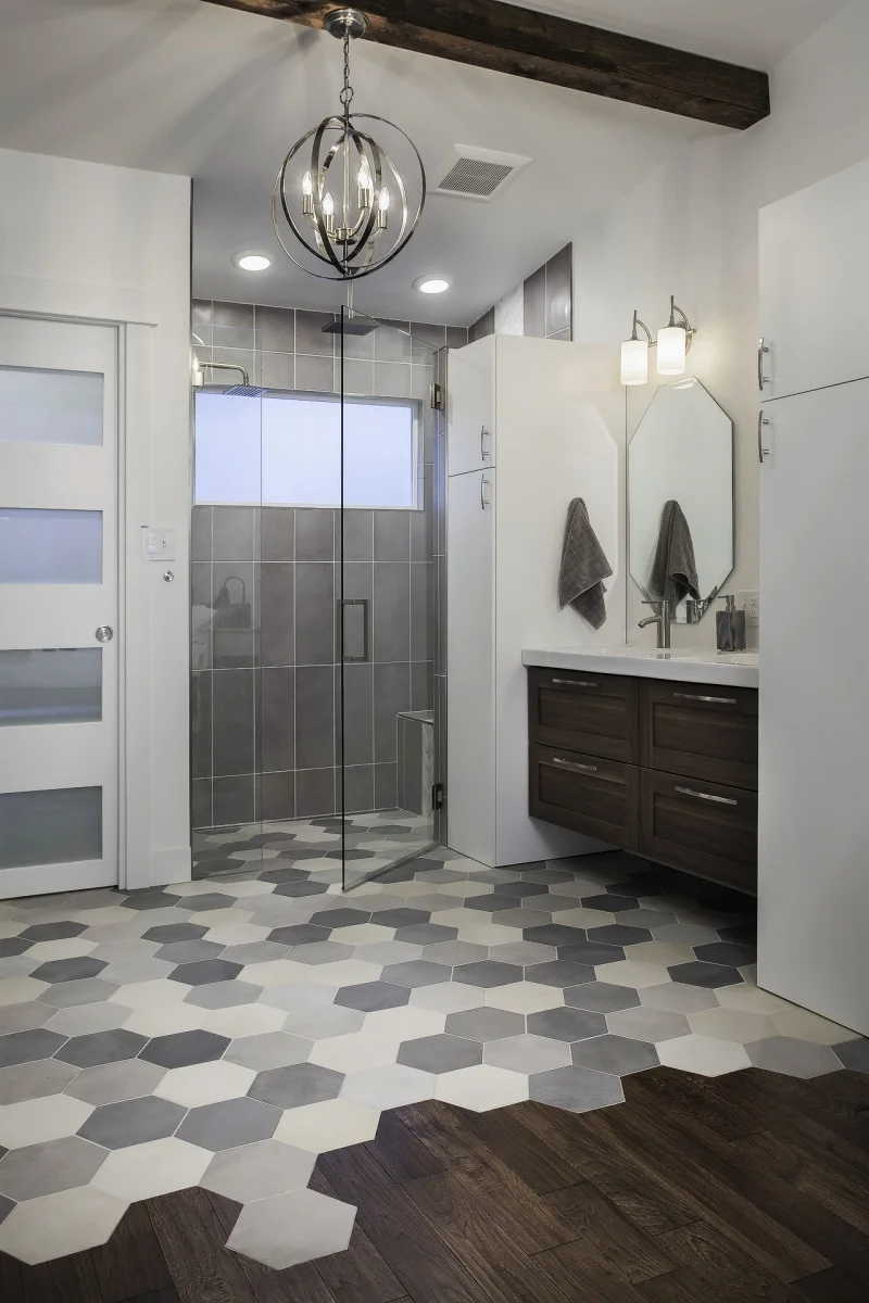 Bathroom_1_WEBSHARP_(2).jpg