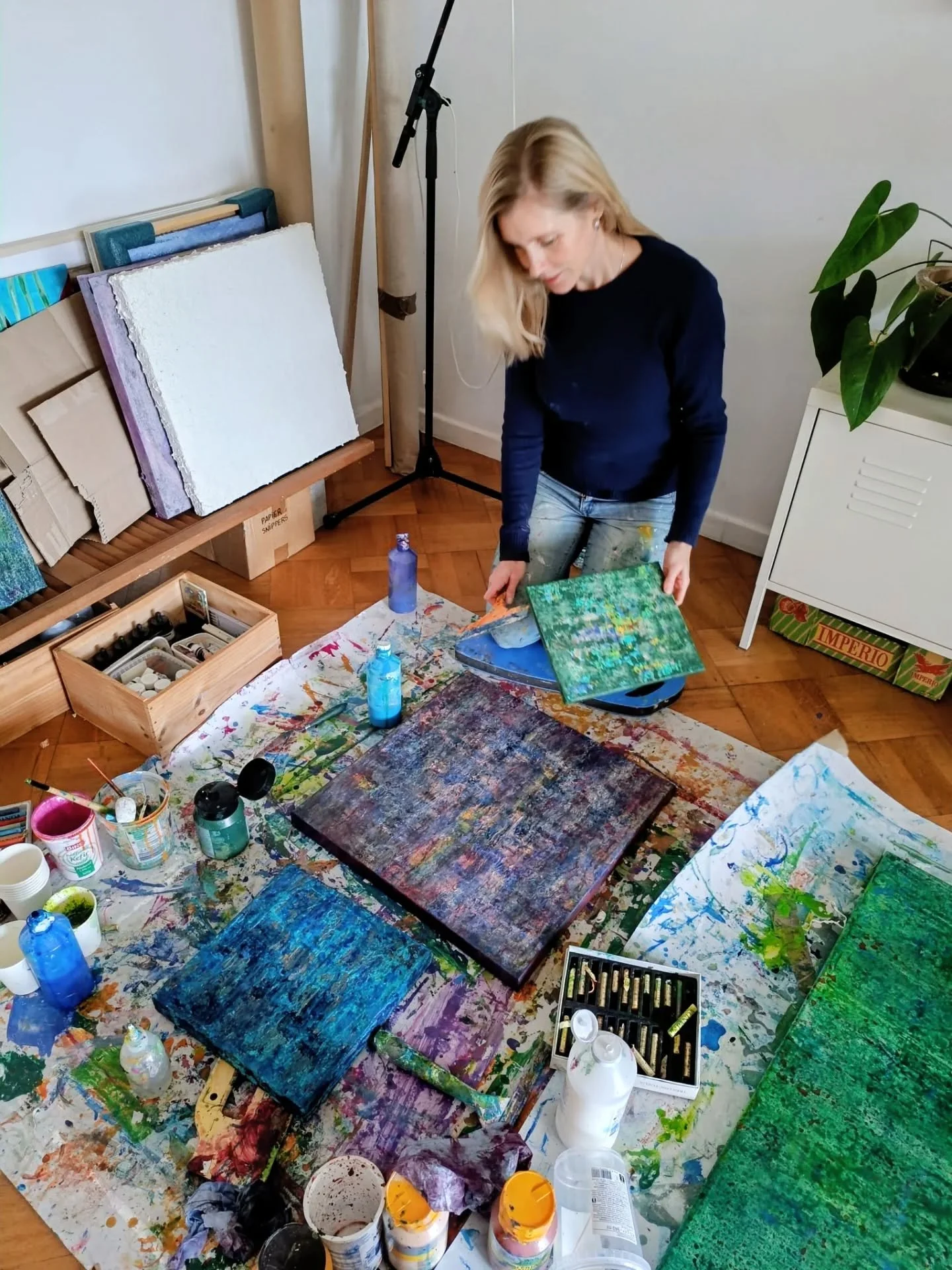 Creation mode ON 😍🎨✨ I've been a little quiet here lately.

Not to disappear but just to live, love, work, be in nature, have fun and to create more freely. 🙌💃🏼✨ Sometimes I like Instagram and other moments it just doesn't interest me. 🥴

More 