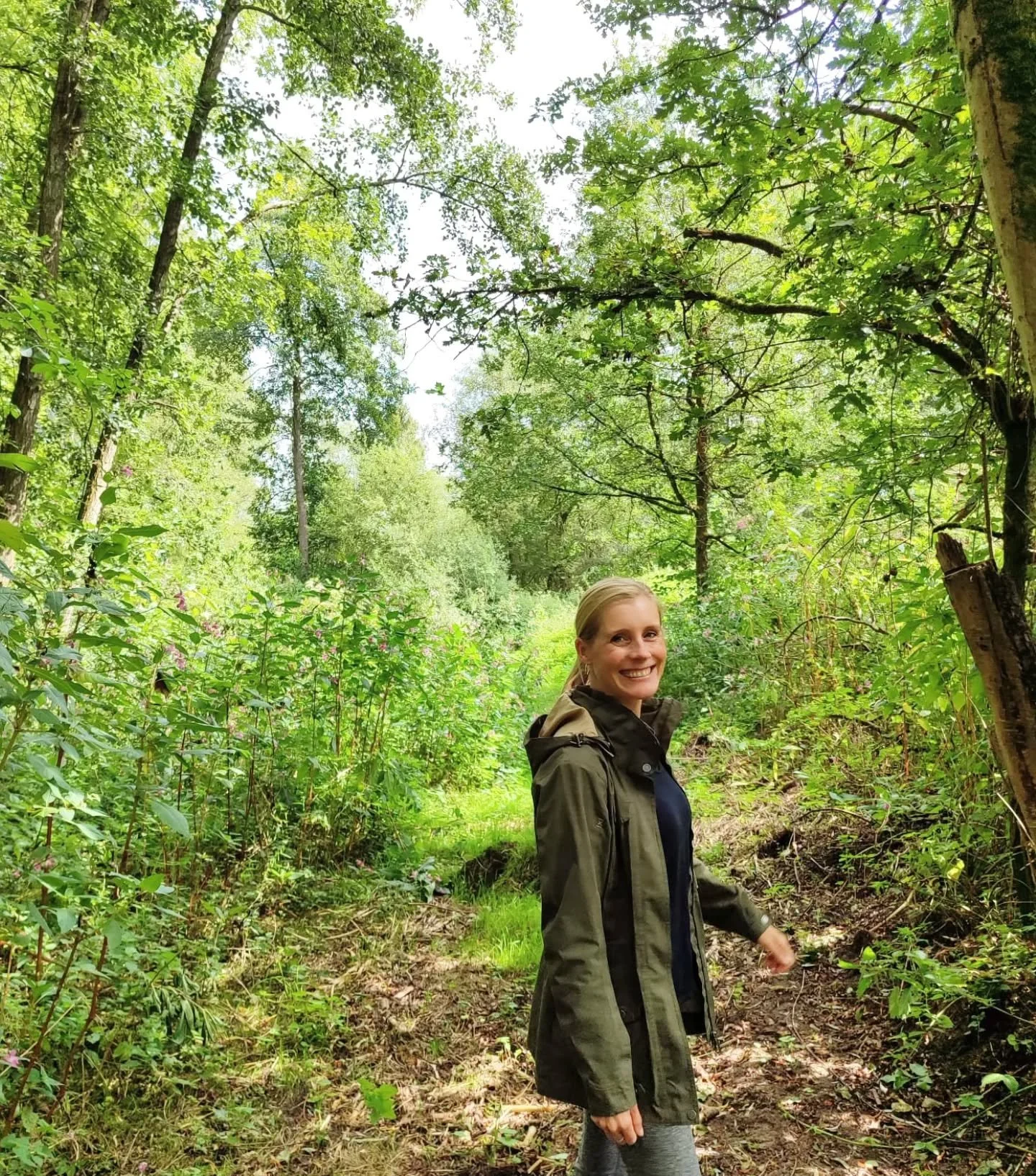 ☀️🪵🌲 🌺💃🏼😊 Moments of joy, back to basics and inspiration. 💖
.
.

#exploremore #greenery #water #inspiration #treelover
