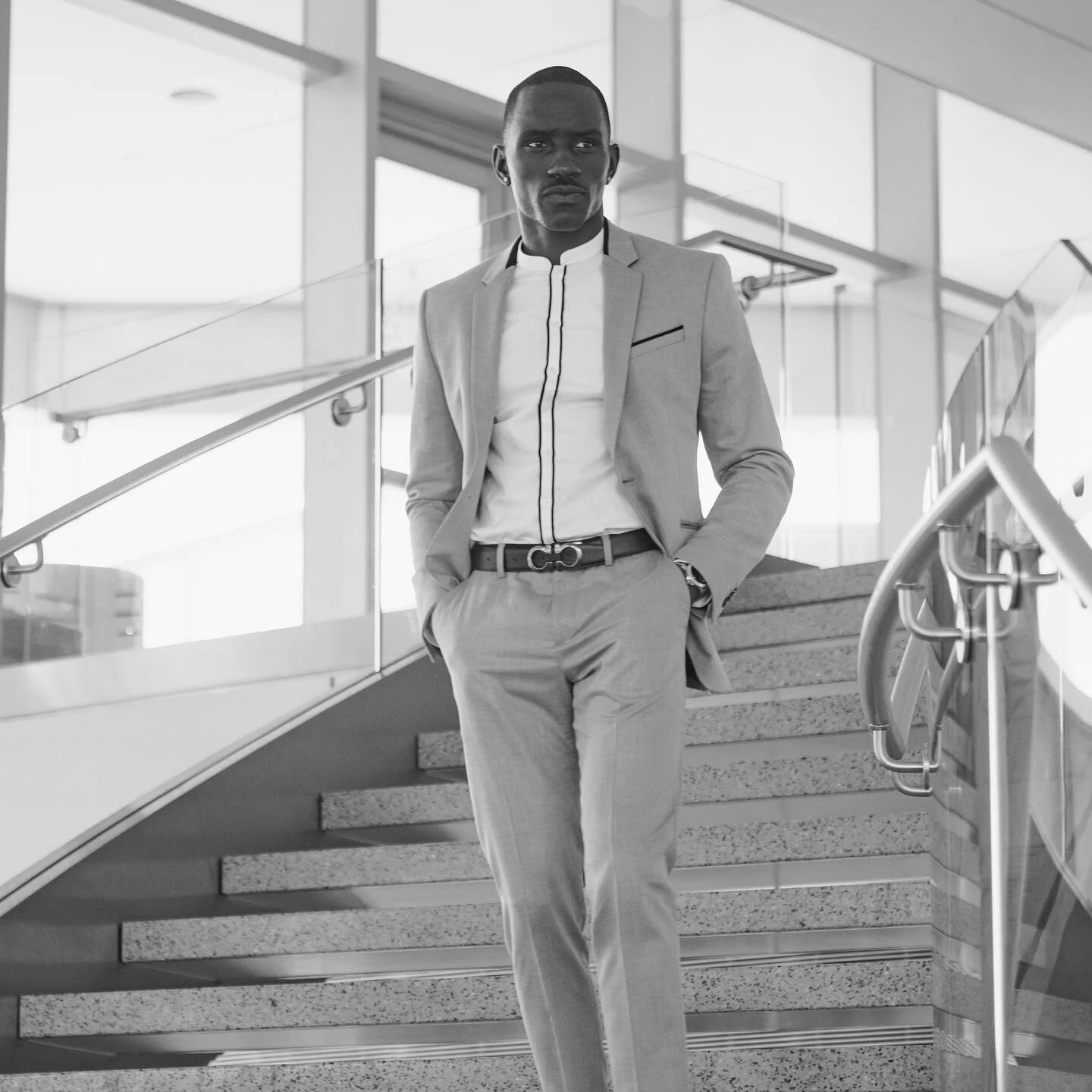 Suave. 
Subject: @zarahlofton 
Photographer: @hulkinghuss 
#sonyalpha #sonyalphacollective #fashionphotography #streetdreamsmag #blackandwhitephotography #blackandwhite #undefeatedlosers