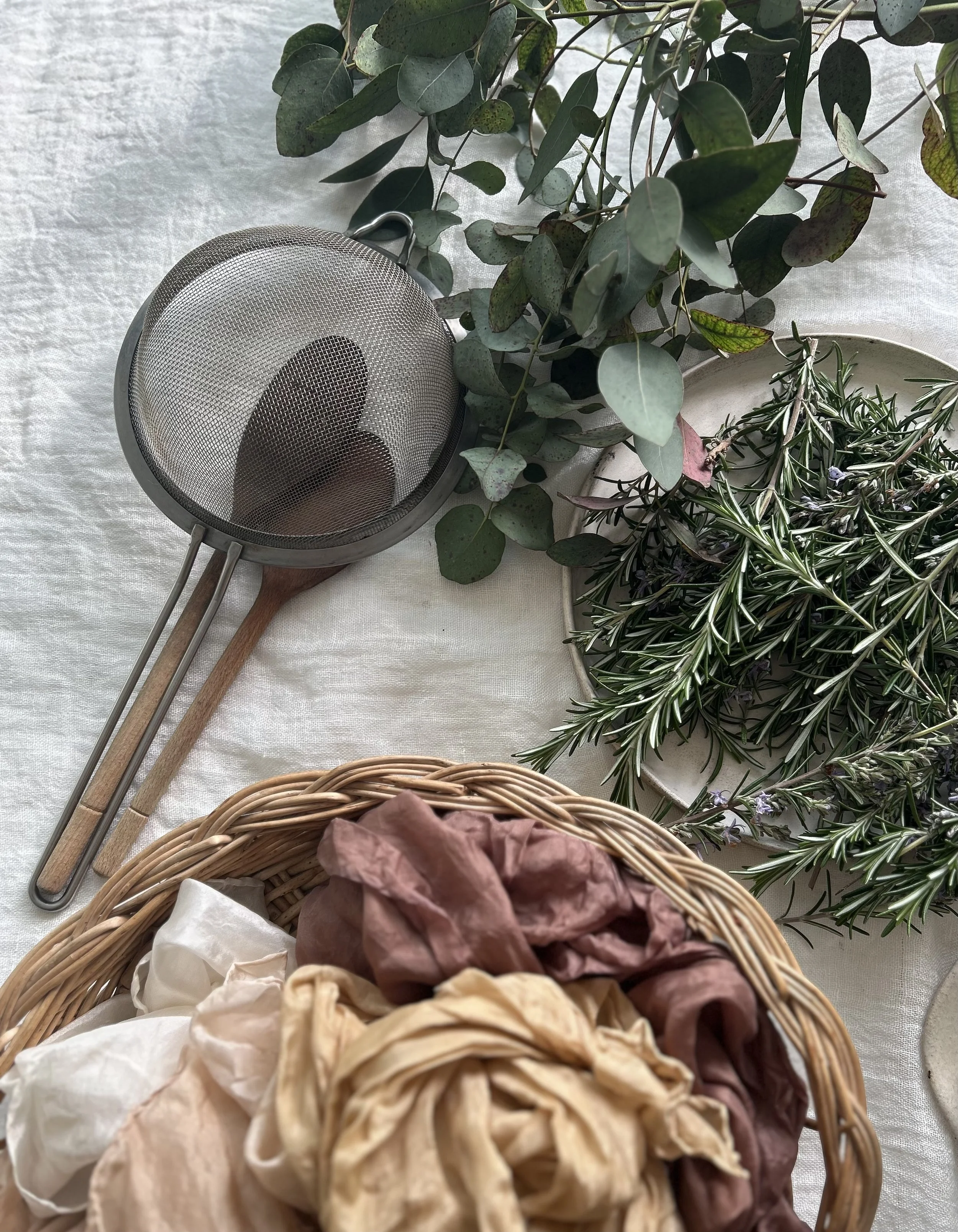 SPRING UPCYCLING THROUGH NATURAL DYEING WORKSHOP WITH ONE PLANET