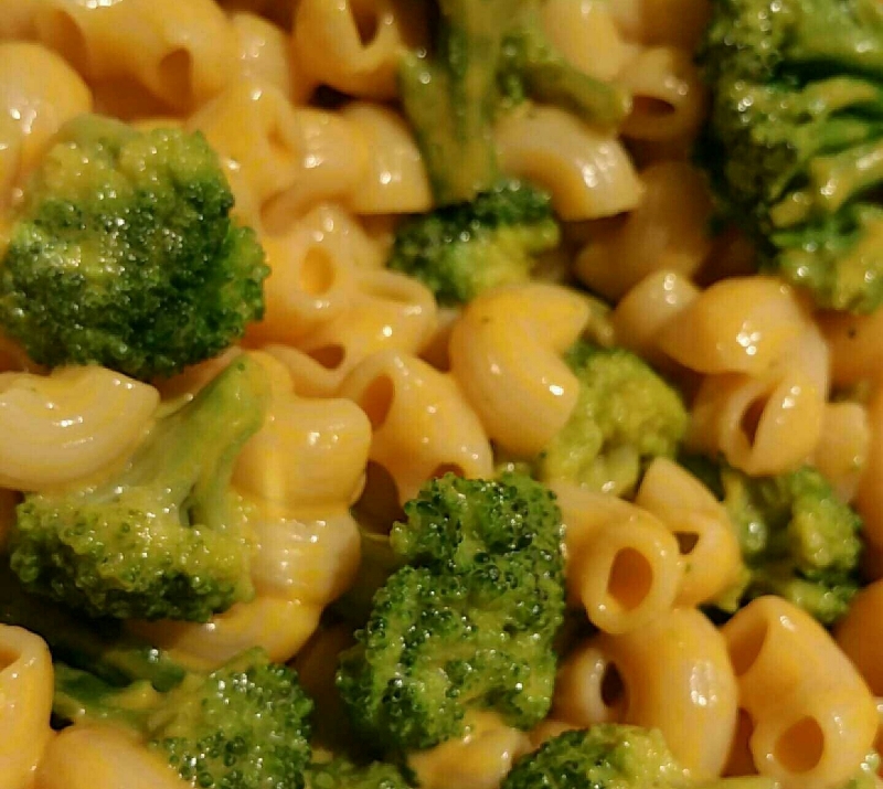 Vegan Mac n Cheeze with broccoli!