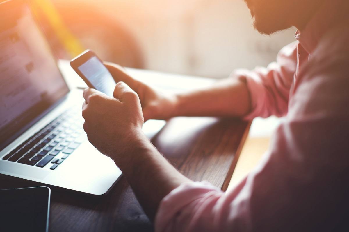 4. Turn off your electronics. Shut down your laptop, TV and phone at night. These devices emit light that disrupts sleep, so power them down for a better and more revitalizing snooze. 