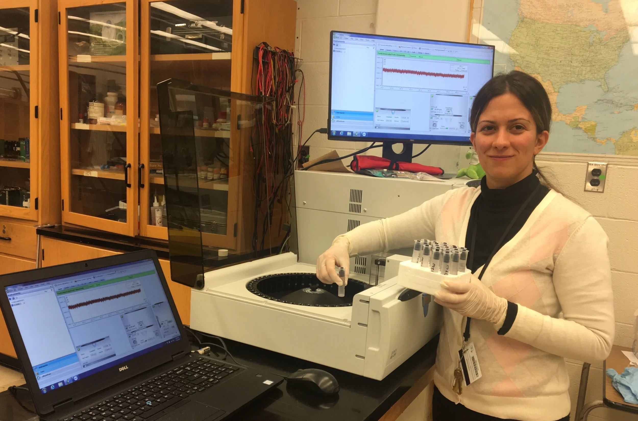 Leyla receives Harold I. Schiff graduate award! #indoorchem #realtimechem #cdnchem @YorkUScience