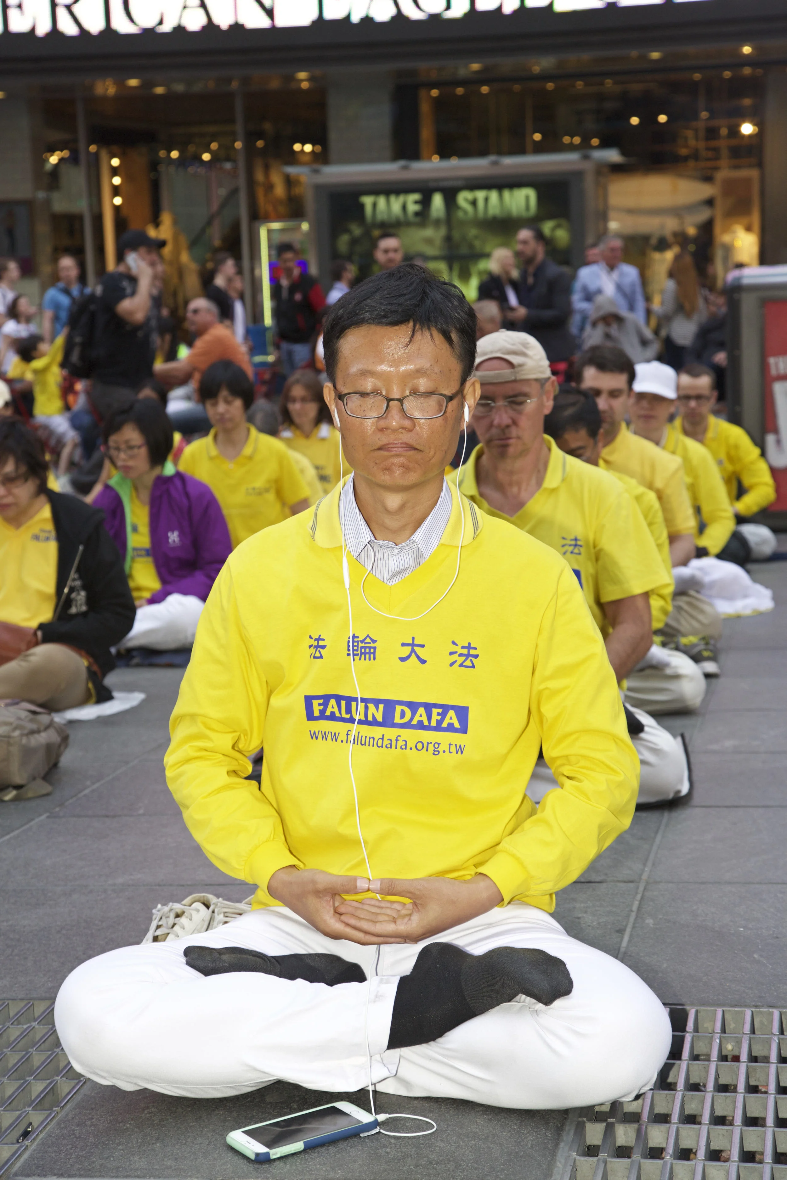 SG_8000StrongFalunGong_25.JPG