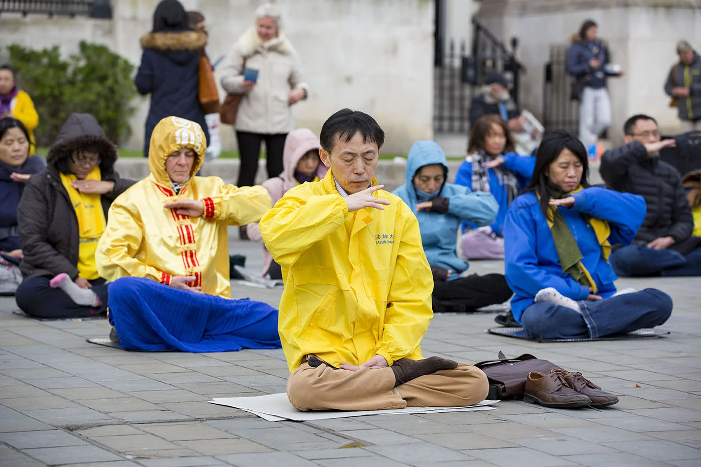 LONDON, UK, Sunday 24 April 2016
Commemorating April 25th 1999. The first peaceful appeal against the persecution of Falun Gong in China.
PHOTOS: Si Gross