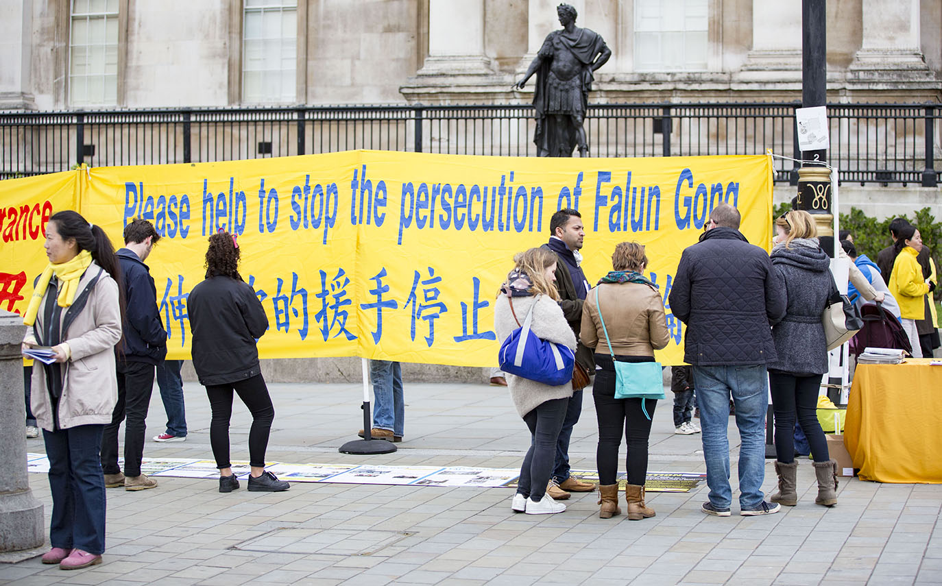 LONDON, UK, Sunday 24 April 2016
Commemorating April 25th 1999. The first peaceful appeal against the persecution of Falun Gong in China.
PHOTOS: Si Gross