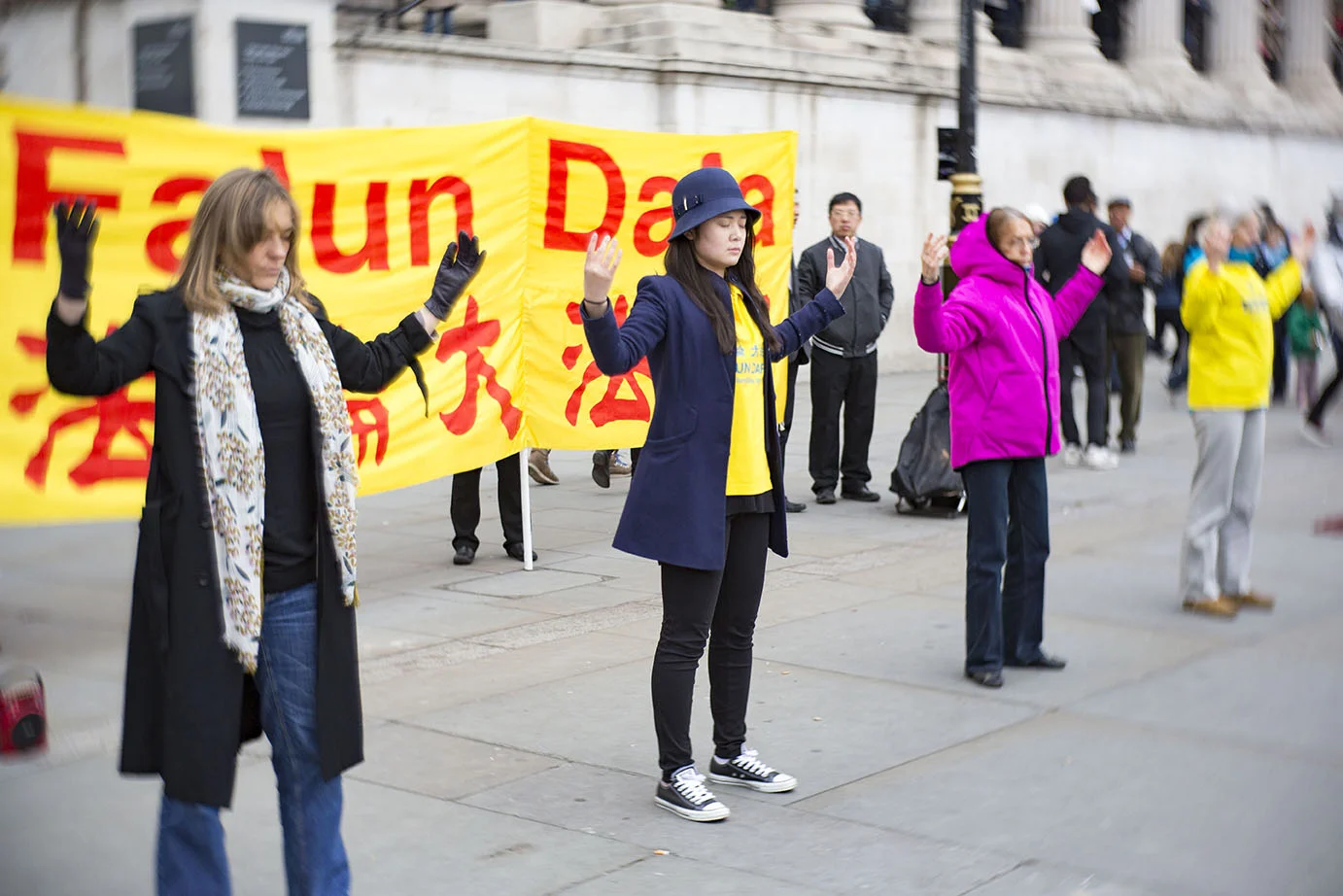 LONDON, UK, Sunday 24 April 2016
Commemorating April 25th 1999. The first peaceful appeal against the persecution of Falun Gong in China.
PHOTOS: Si Gross