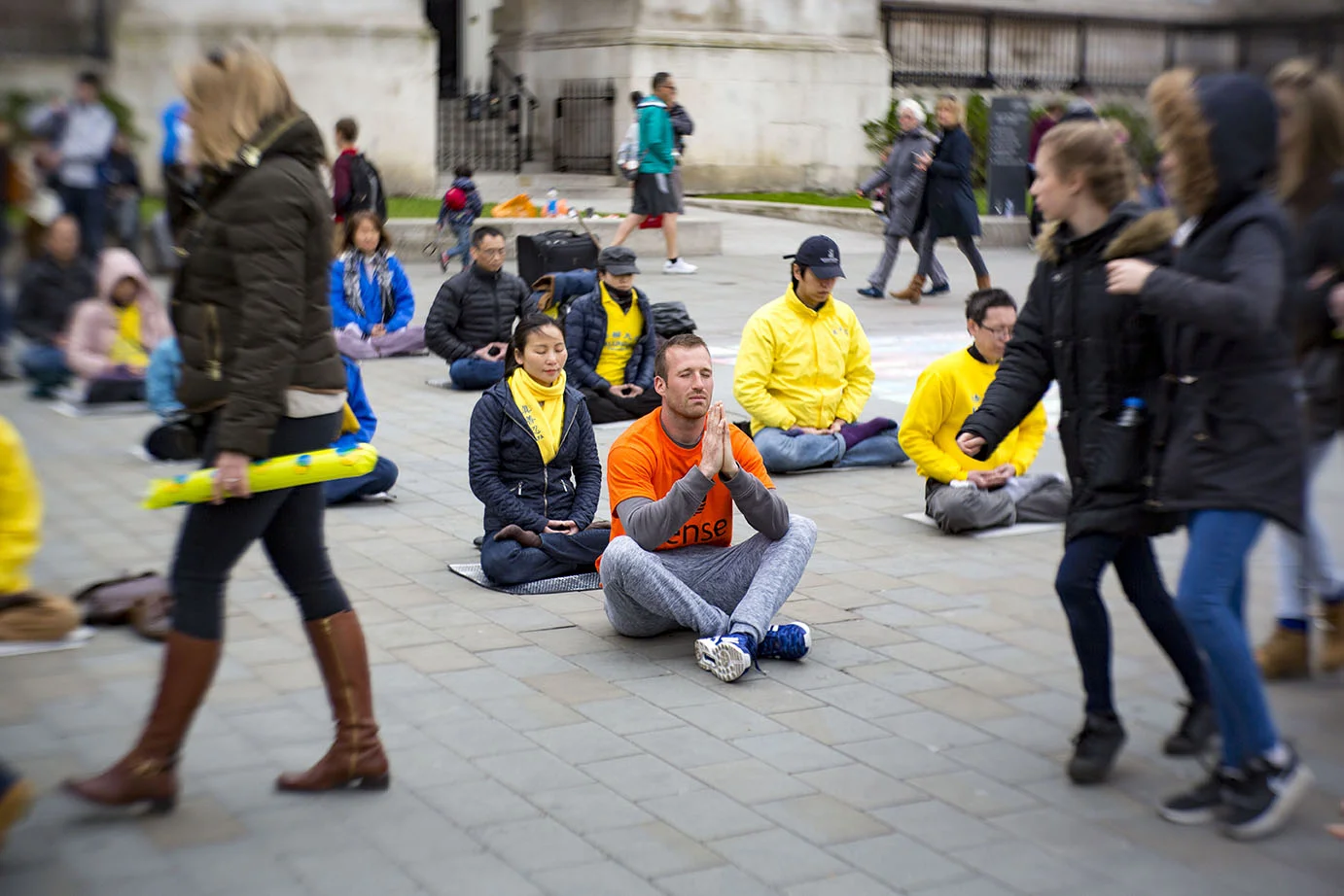 LONDON, UK, Sunday 24 April 2016
Commemorating April 25th 1999. The first peaceful appeal against the persecution of Falun Gong in China.
PHOTOS: Si Gross