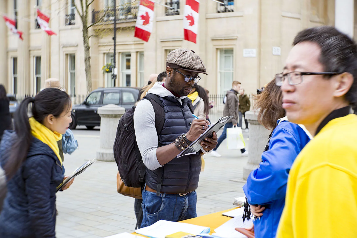 LONDON, UK, Sunday 24 April 2016
Commemorating April 25th 1999. The first peaceful appeal against the persecution of Falun Gong in China.
PHOTOS: Si Gross