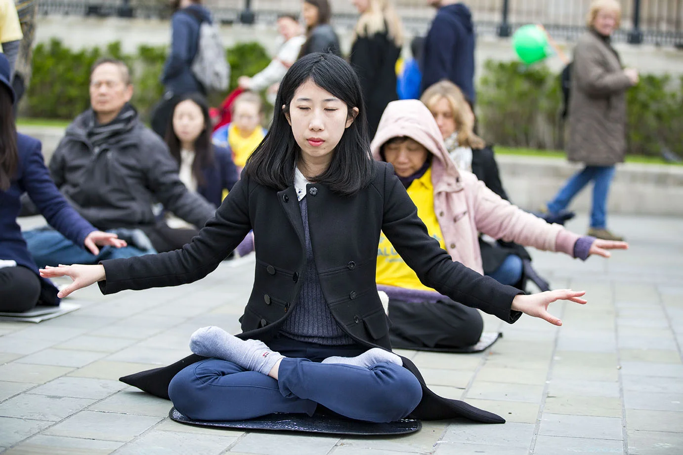 LONDON, UK, Sunday 24 April 2016
Commemorating April 25th 1999. The first peaceful appeal against the persecution of Falun Gong in China.
PHOTOS: Si Gross