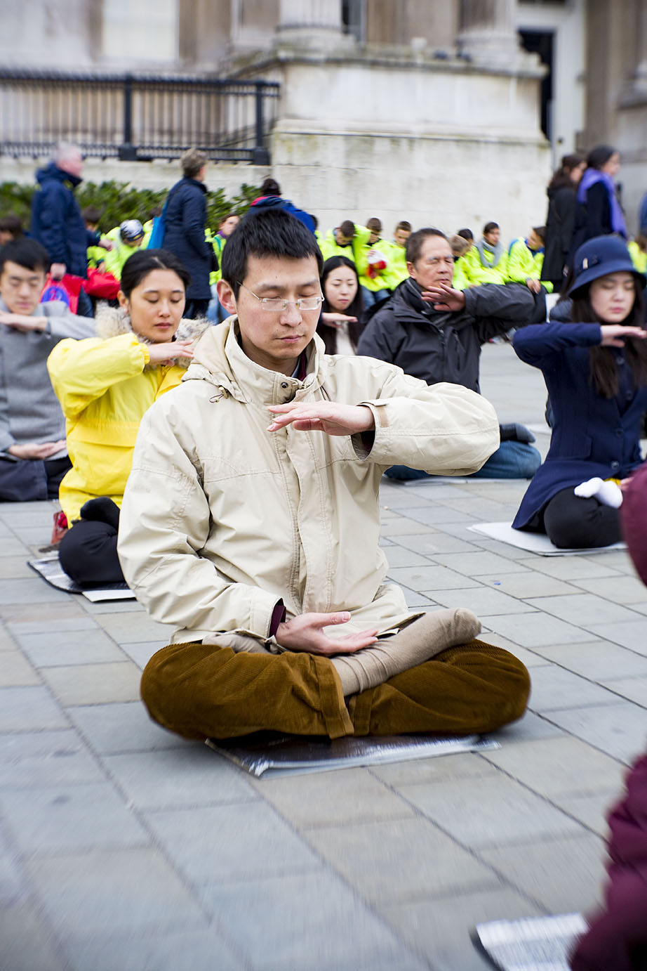LONDON, UK, Sunday 24 April 2016
Commemorating April 25th 1999. The first peaceful appeal against the persecution of Falun Gong in China.
PHOTOS: Si Gross