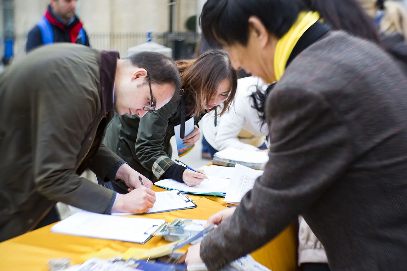 LONDON, UK, Sunday 24 April 2016
Commemorating April 25th 1999. The first peaceful appeal against the persecution of Falun Gong in China.
PHOTOS: Si Gross