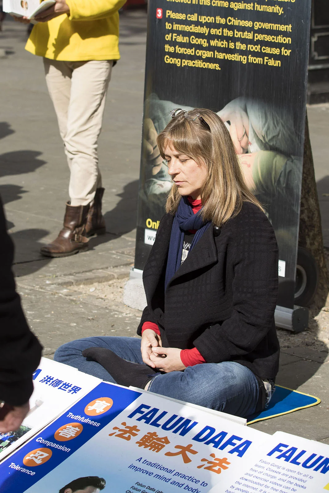 Falun Dafa aka Falun Gong tranquil sitting meditation