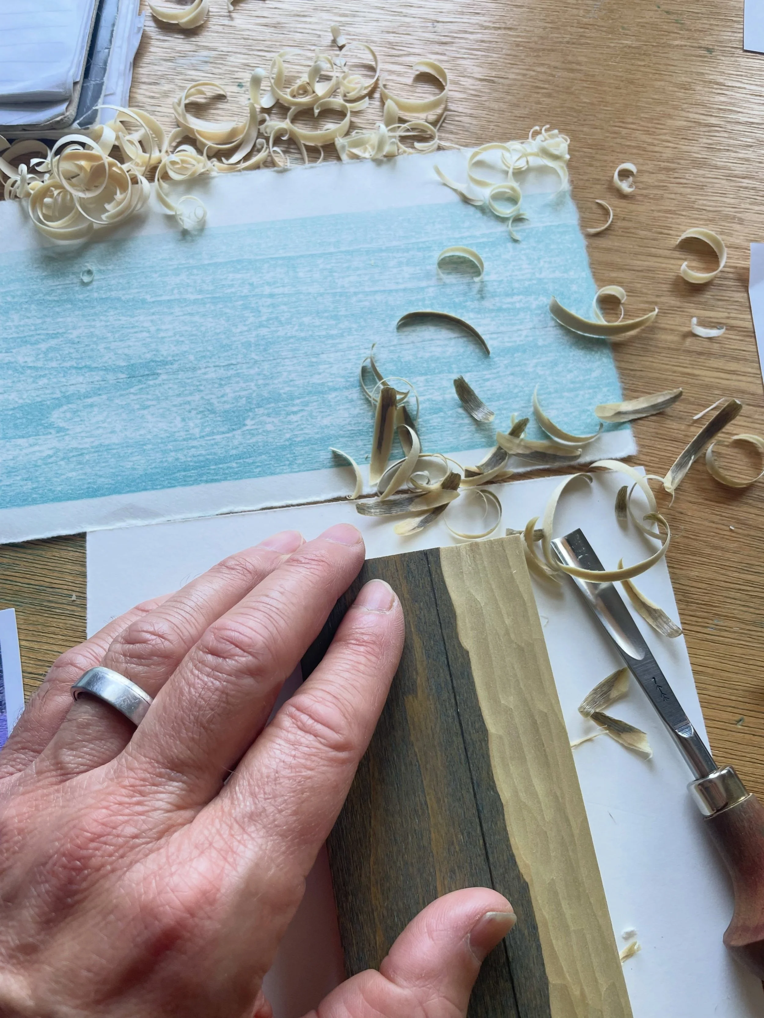 Making wood curls! #printmaking #woodcut #woodcarving #printmaker
