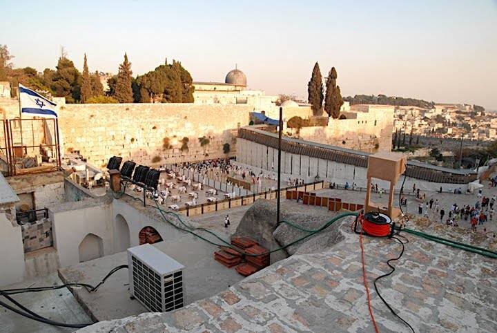 The Neighbour Before The House الجار قبل الدار