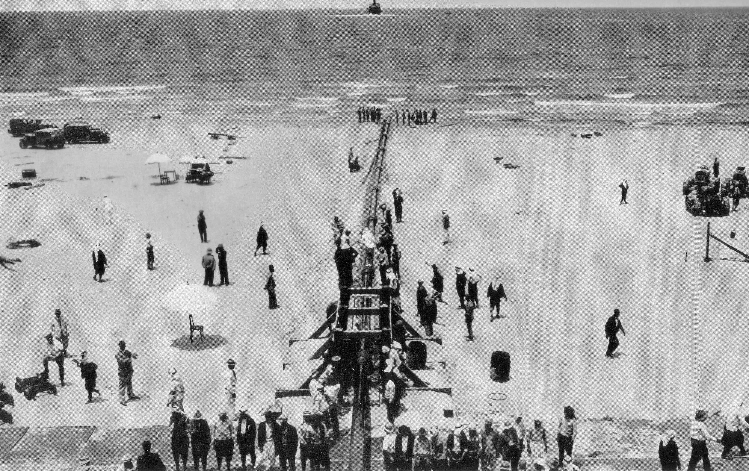 the island  الجزيرة