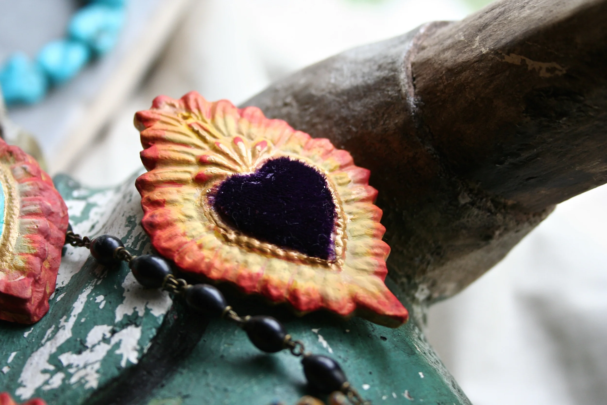 added dimension and gives the appearance of an antiquated piece. You can also glue little bits of