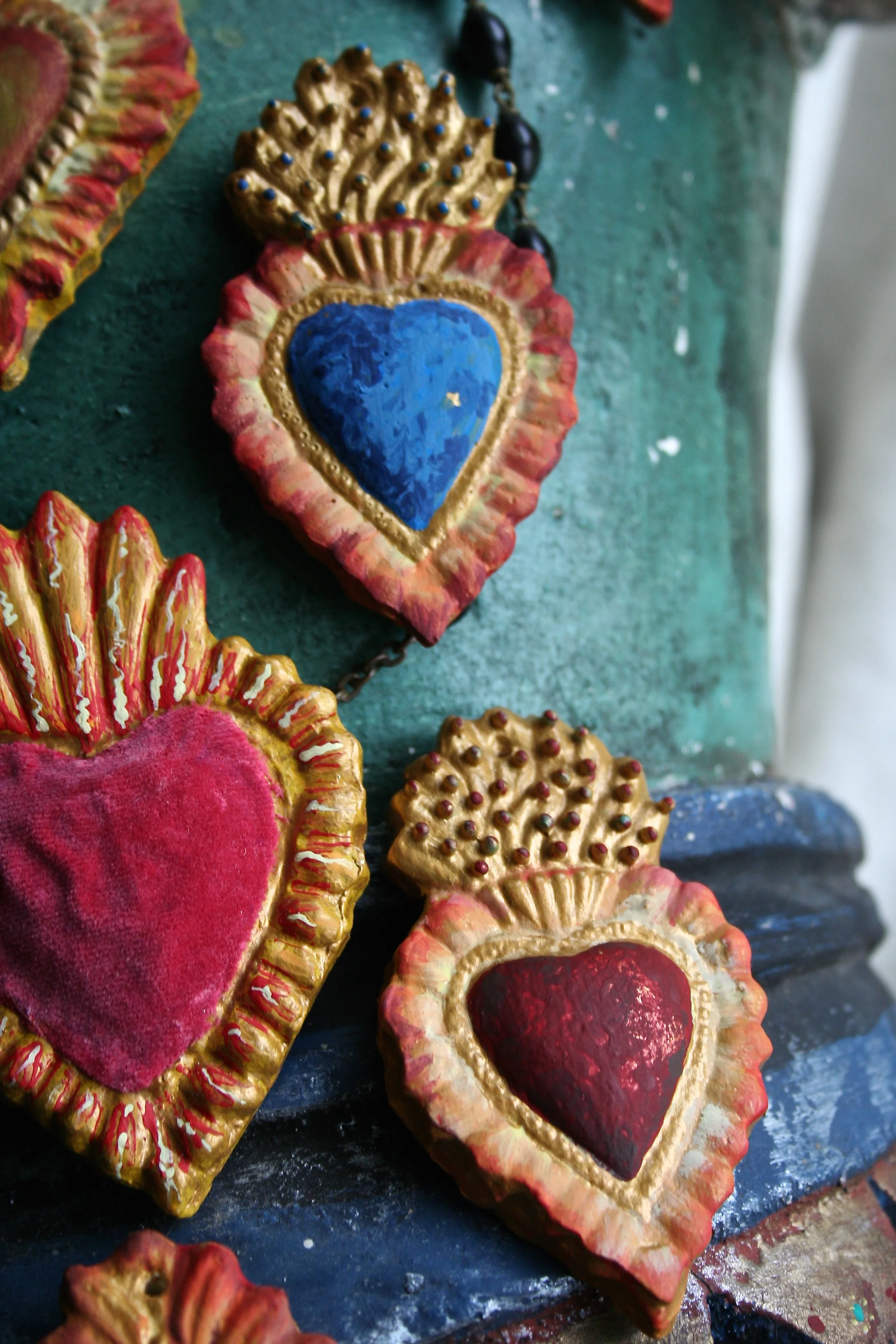 For this batch I chose deep, rich, saturated tones of crimson, sapphire, moss, and even a faux turquoise!! How ever you choose to embellish your Relics the most important thing is to have fun! I have so many ideas I could decorate hundreds and never create the same piece twice!!! 