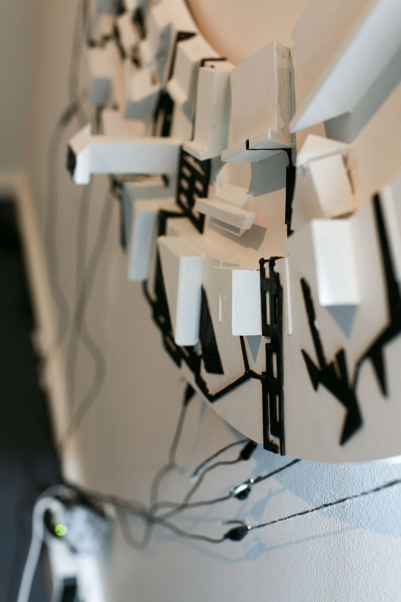 Rim (detail) 2017 | Latex paint on found wood, stainless steel fibre, micro controller, speaker | Dimensions variable (ring 114 x 114 x 4 cm)