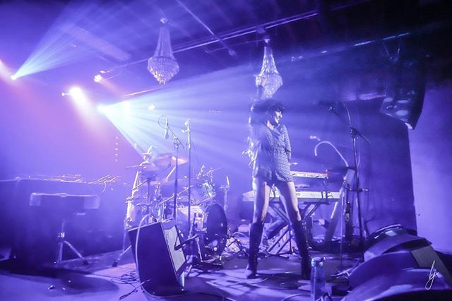 hey buckaroonies
☄️
stay tuned
💥
we got some big news to share tomorrow 😈
🔥
.
#linearsymmetry
(Thx @katy_jo_photo for the photo!)