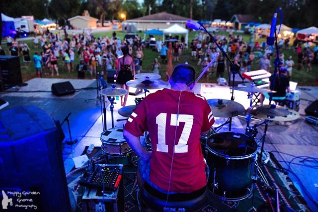 Hullabaloo and Fun-Plex were lit AF! Thanks for gettin down with us ❤️
.
See y’all next at SHANGRI~LA & DANCEFESTOPIA! @dancefestopia
.
#linearsymmetry #tour #edm #liveedm #livemusic #liveband #touringband #tourlife #lit #electronicmusic #electronicdancemusic #ontheroad #music #travel #electricviolin #edmviolin #violin #keys #drums