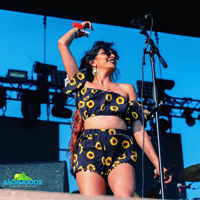 SHANGRI-LA is NEXT WEEKEND babies!! Then we got @dancefestopia the weekend after!!! Y’all got your tickets? We are SO EXCITED to rage with you!!! 😆😆😆
.
SHANG: Saturday 8/31 | 9:30 PM Mainstage (right before @nahko_and_mftp!)
.
DFT: Sunday 9/8 | 6:15 PM on @rekinection stage!
.
#linearsymmetry #tour #edm #liveedm #livemusic #liveband #touringband #tourlife #lit #electronicmusic #electronicdancemusic #ontheroad #music #travel #electricviolin #edmviolin #violin #keys #drums #dancefestopia #kansascity #minnesota #harmonypark #nahkoandmedicineforthepeople #alisonwonderland