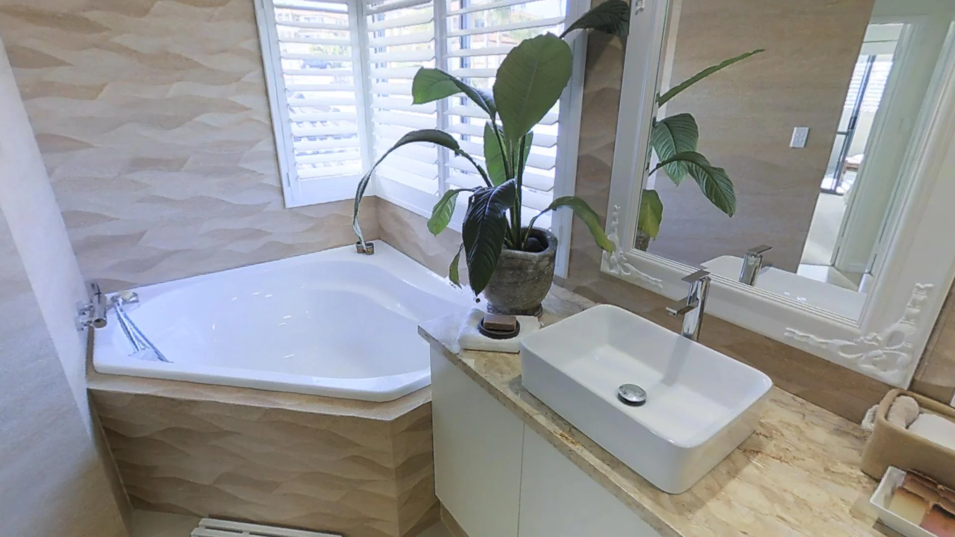 1 Glomar Rise - Ensuite 02