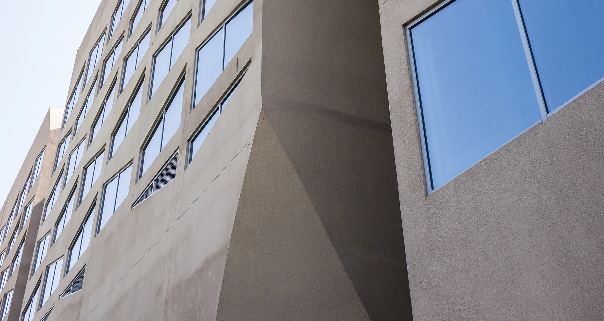 South elevation /The gap