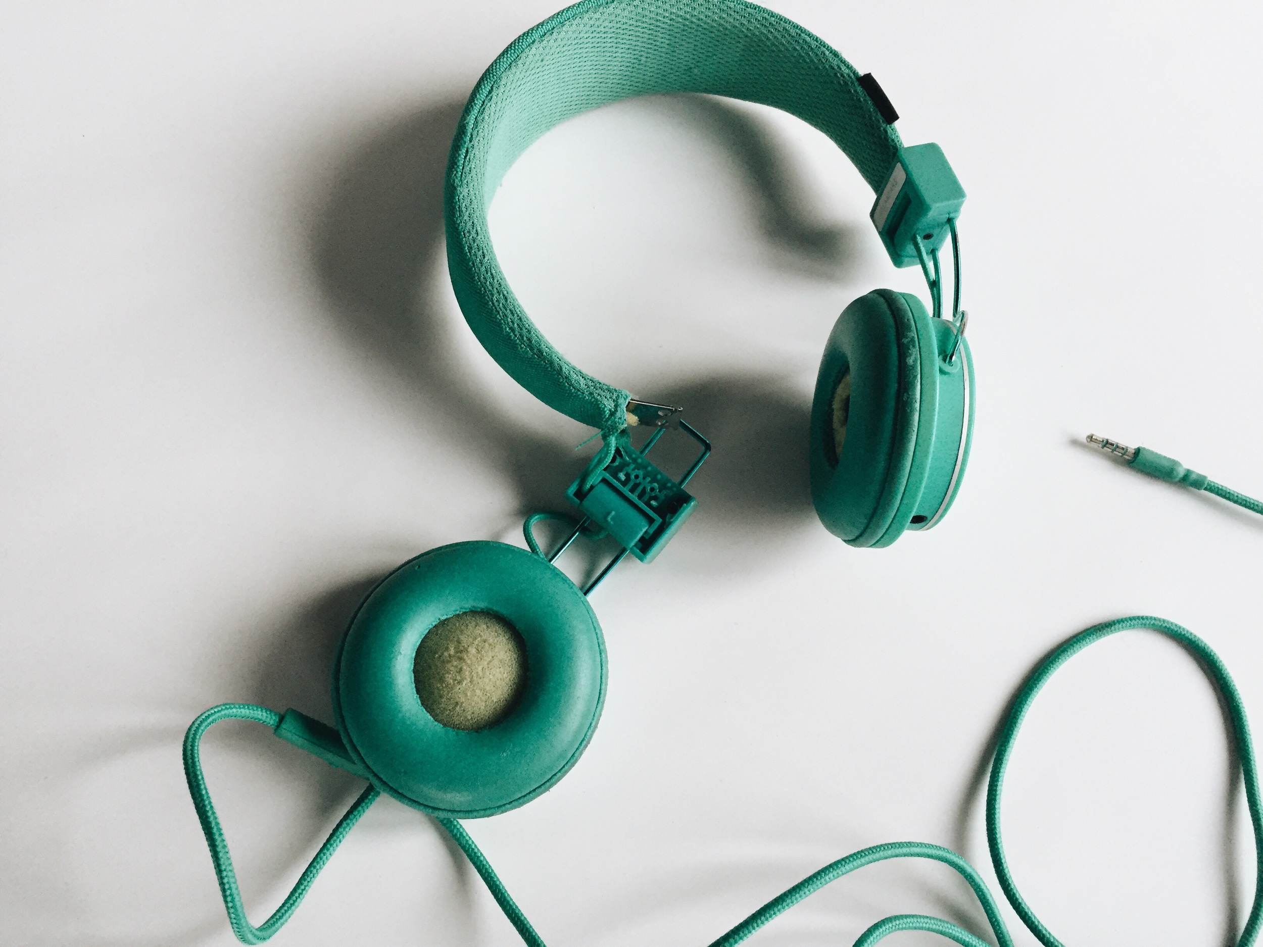 I took this picture years ago. I no longer have these headphones fyi.