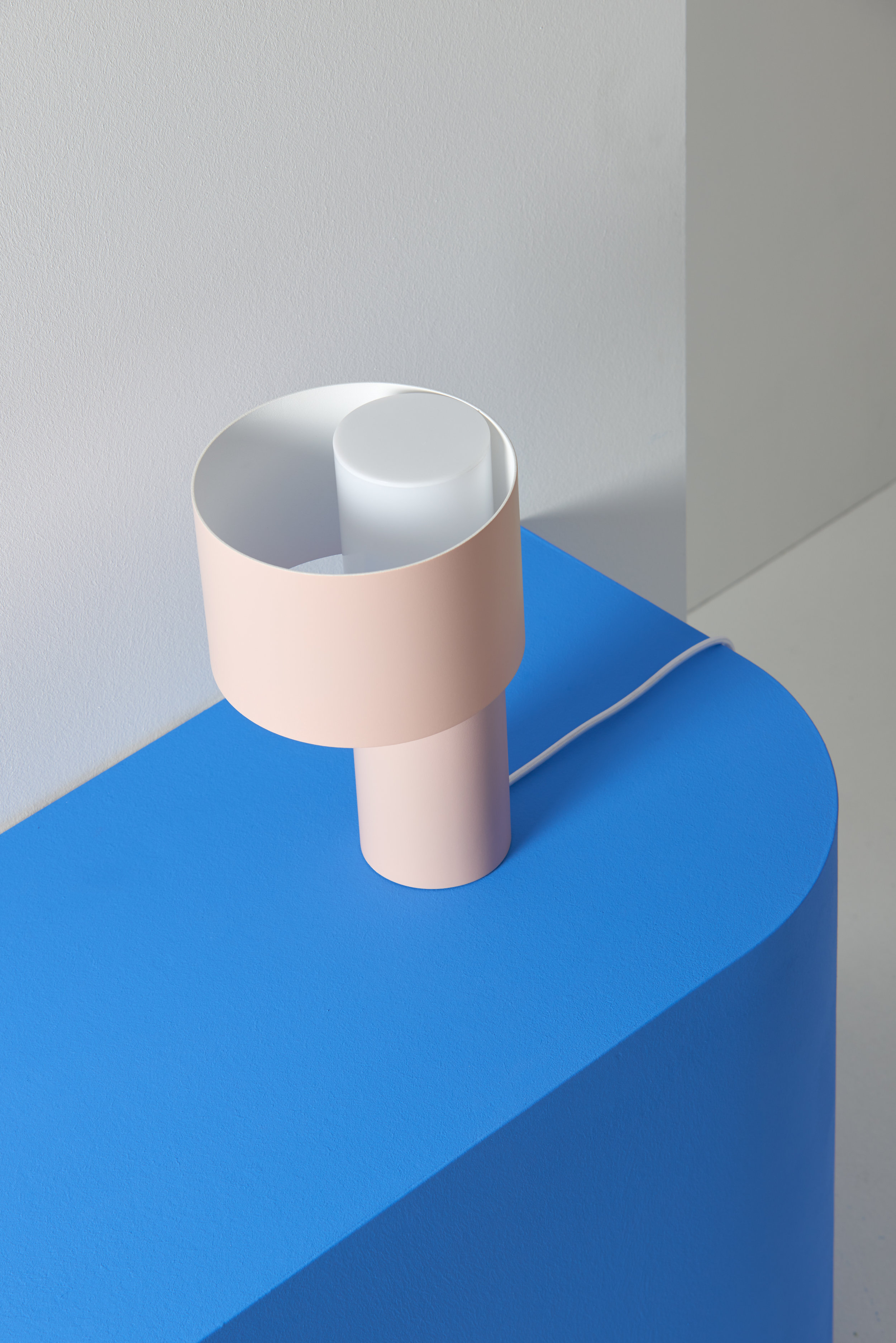 Tangent_Table_Lamp_Frederik_Kurzweg_Design_Studio_01.jpg