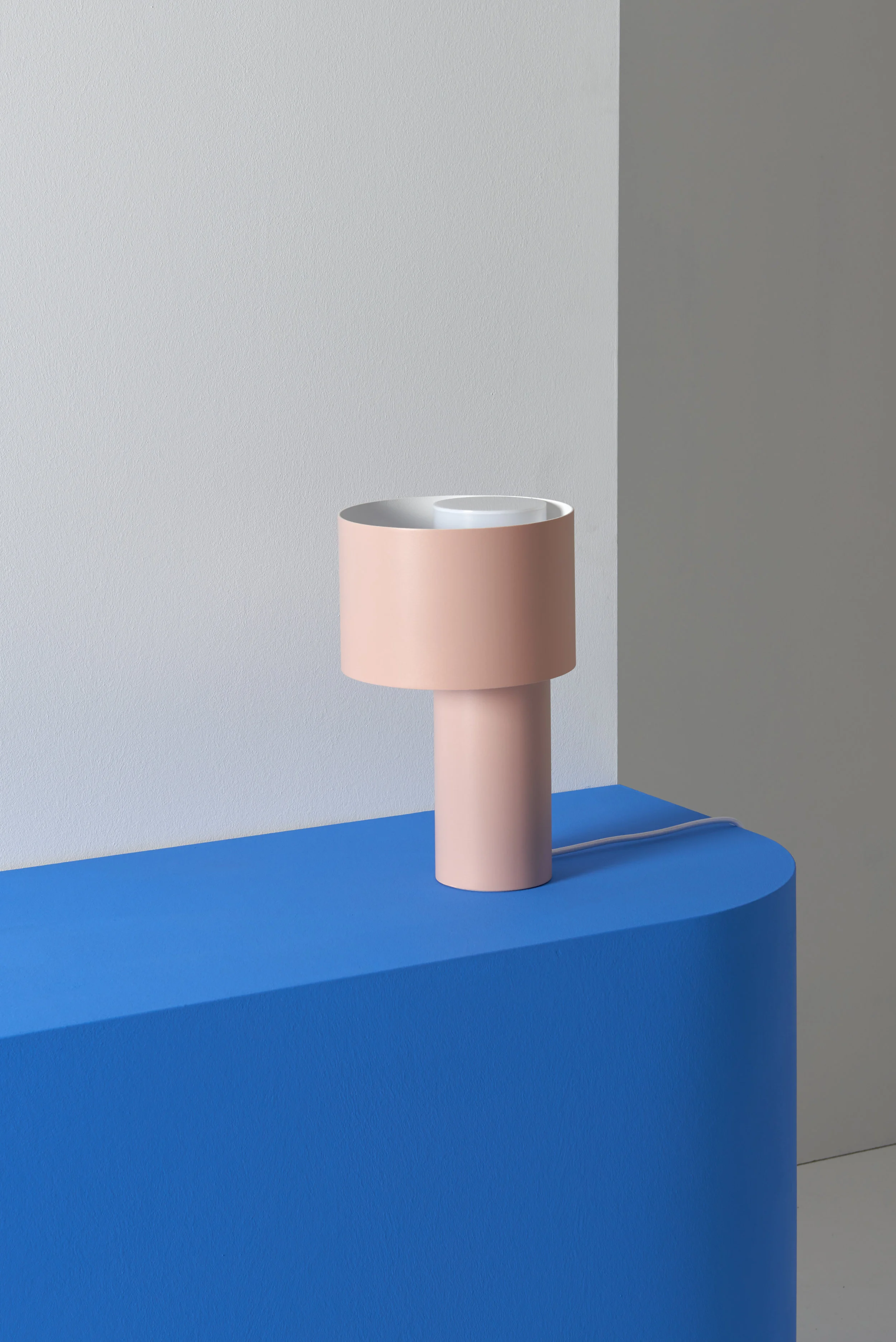 TANGENT_TABLE_LAMP_Frederik_Kurzweg_05.jpg